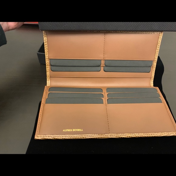 Brand New/Never used wallet, with box - Picture 2 of 4